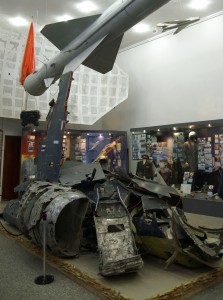 Restos del avión U2 derribado por los soviéticos el 1 de Mayo de 1960. Arriba se puede ver el modelo del proyectil Zenith que alcanzó a la aeronave.