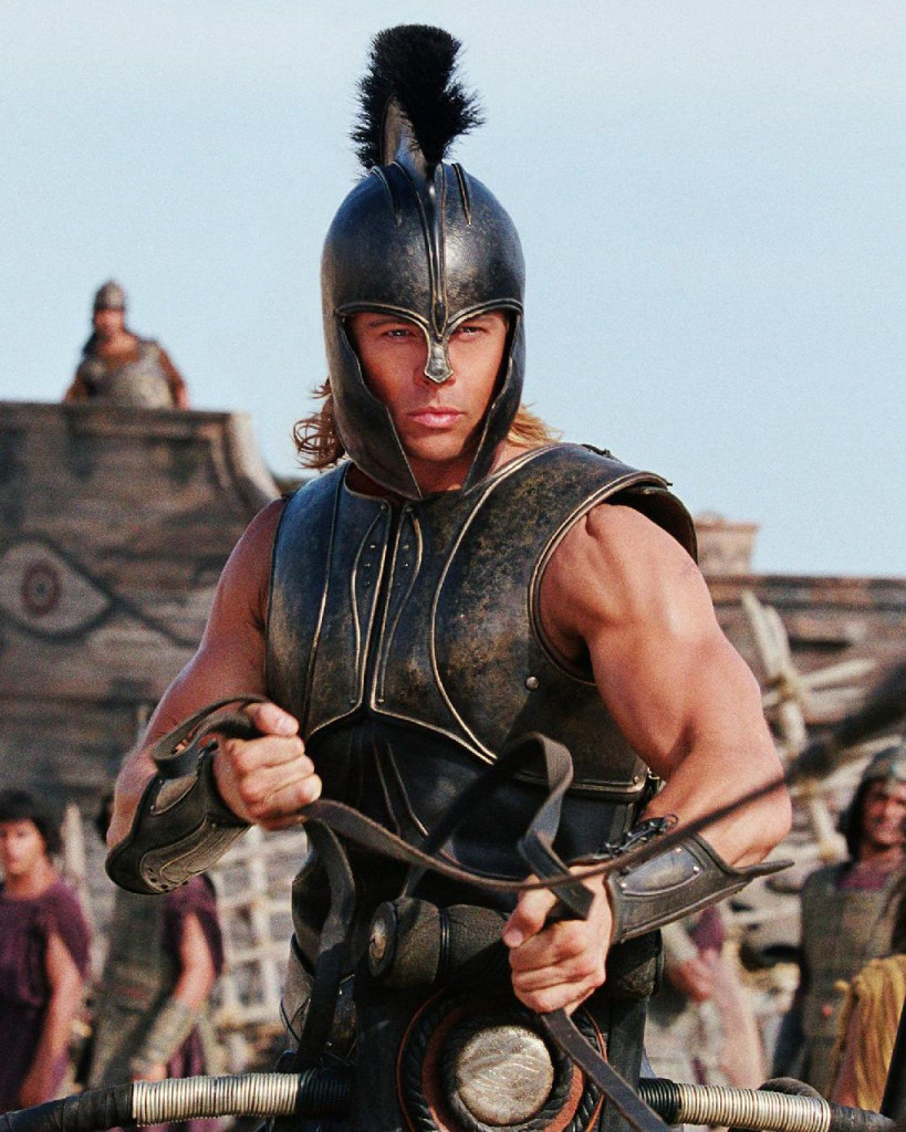 El actor Brad Pitt encarnando a Aquiles en la película "Troya" (2003).