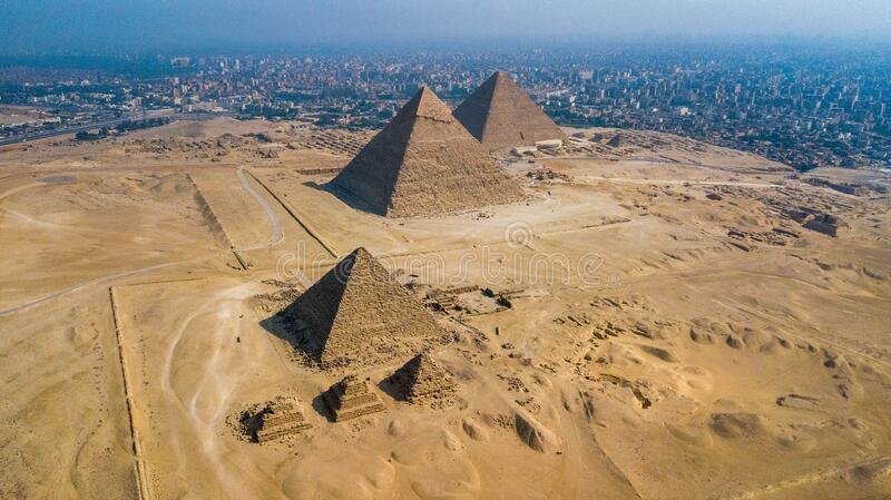 Paisaje-de-las-pirámides-giza-egipto-históricas-disparadas-por-drones