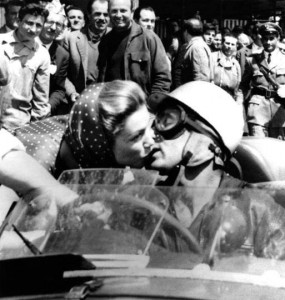 "El Beso de la muerte" entre el piloto Alfonso de Portago y la actriz Linda Christian.