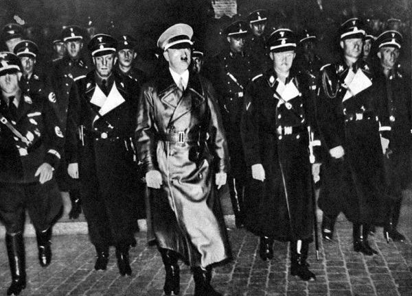 Abrigo largo de cuero de los nazis