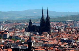 "Catedral negra" de Clermont-Ferrand: Vea fotos de la misteriosa e intimidante construcci&oacute;n
