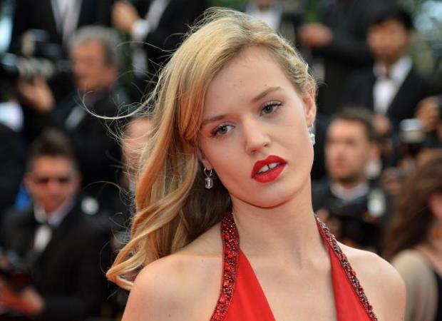 Georgia MayJagger en varias ocasiones ha apuntado contra Cara Delevingne. Algunos sostienen que MayJagger tendría “envidia” de la fama, éxito y fortuna de Cara, porque en una ocasión habría dicho de la británica que es poco femenina y que a veces es como una especie de mono haciendo caras raras. Definitivamente, no la quiere.