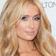 Paris Hilton sorprende con un vestido de mariposa en el festival de moda