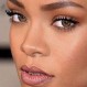 Rihanna luce las “botas pantalón” más extravagantes que se le hayan visto ¿Qué opinas?