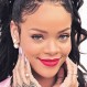 Rihanna recibe inusitadas críticas por despreocupado look en un funeral ¿Qué opinas?