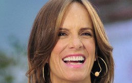 Diana Bolocco luce su tonificada figura en bikini y es aplaudida en redes sociales