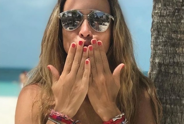 Angélica Castro foto en la playa