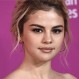 Selena Gomez usa vestido con el que despierta rumores de una posible cirugía plástica