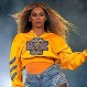 Beyoncé lució un maravilloso vestido y su cabeza llena de trenzas en estreno de El Rey León
