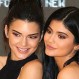Kylie y Kendall Jenner lucen lujosos vestidos en matrimonio de Justin Bieber ¿Opacaron a la novia?
