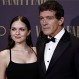 Stella del Carmen, hija de Antonio Banderas, concentró la atención en premio que recibió su padre: Estas son las fotos