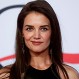Katie Holmes luce un traje tan perfecto que puede usarse en múltiples situaciones