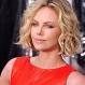 Un vestido “vulgar y feo”: El peor chascarro de Charlize Theron en una alfombra roja