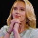 Scarlett Johansson sabe que los vestidos brillantes son su fórmula para lucir perfecta: Siete looks que lo confirman