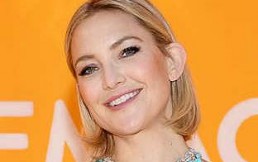 Kate Hudson apostó por un espectacular vestido con encaje con la firma de Valentino