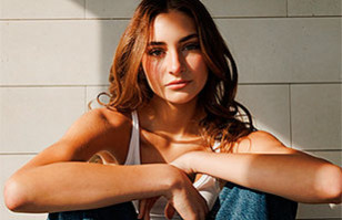 Laura Rojas, la hija modelo de Andrea Molina que deslumbra en redes y capta la atención de Máximo Bolocco