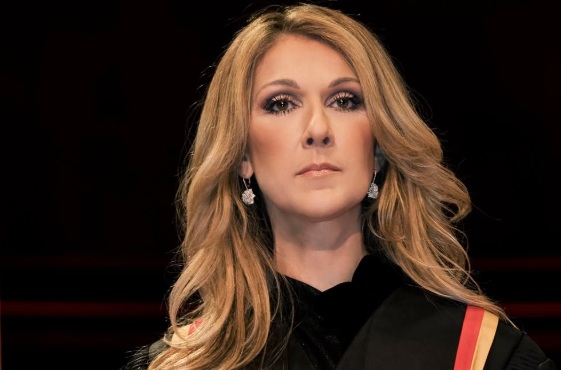 Céline Dion gabardina