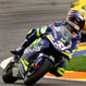 ¿Cómo doblar bien con la moto en una curva?