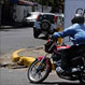 ¿Cómo doblar en moto en una esquina?
