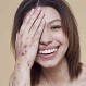 La innovadora campaña publicitaria que muestra defectos físicos de mujeres para promover sus productos