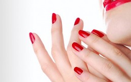 Joven manicurista creó esmaltes libres de agentes químicos asociados al cáncer