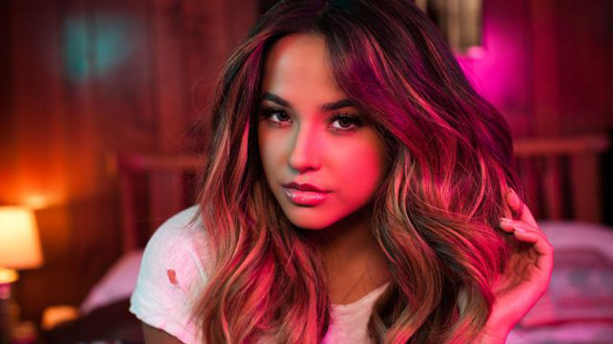 1524762077-la-artista-becky-g