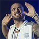 Maluma publica imagen promocional con 7 mujeres en la cama y es criticado por “cosificarlas”