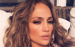 Halloween: Cuando Jennifer López se disfrazó de “diabla” e hizo estallar los comentarios