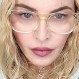 Tras décadas igual, Madonna cambia radicalmente de look y se quita diez años de encima