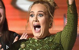 Adele sorprende al compartir alocadas fotos de sus primeras vacaciones estando soltera