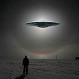 Graban a supuesto OVNI luminoso aterrizando detrás de una montaña en Estados Unidos
