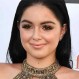Paparazzis detectan a Ariel Winter haciendo compras en modo braless y botas al estilo cowboy