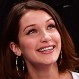 Bella Hadid sufre incidente con su vestido y deja poco para la imaginación en París