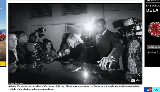 Madonna intenta eludir la guardia periodística luego de una noche ruidosa / Captura www.dailymail.co.uk