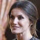 Reina Letizia sufre raro desliz en evento por culpa del indiscreto flash de los paparazzis