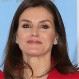 La Reina Letizia captó toda la atención con un traje rojo en entrega de premios