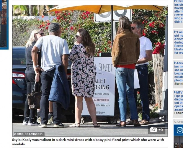 El actor, conocido por representar a James Bond, disfrutó junto a su familia / Captura www.dailymail.co.uk
