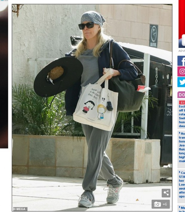 Kim Basinger, captada yendo al gimnasio con un perfil muy bajo / Captura www.dailymail.co.uk