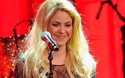Shakira se muestra muy relajada junto a sus hijos Sasha y Milan en las playas de Barcelona