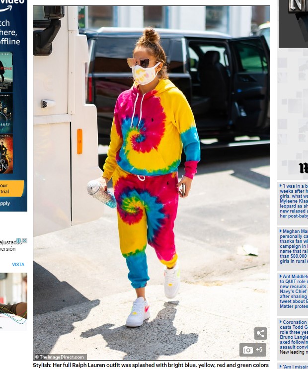 Todas las prendas de su vestimenta de Ralph Lauren tenía un detalle particular / Captura www.dailymail.co.uk