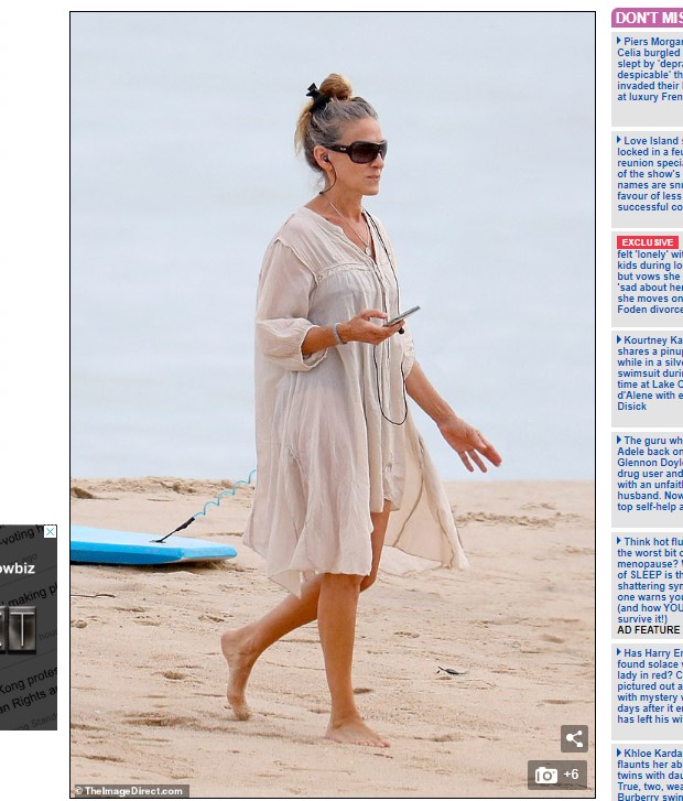 Sarah Jessica Parker descansó de su negocio de zapatos y disfrutó de un día de playa / Captura www.dailymail.co.uk
