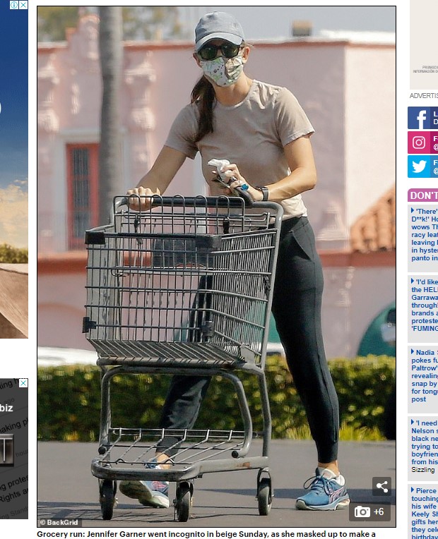 Jennifer Garner fue detectada haciendo compras en tenida informal / Captura www.dailymail.co.uk