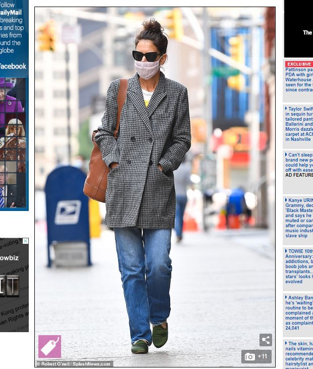 Katie Holmes, captada en soledad en Nueva York / Captura www.dailymail.co.uk