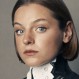 Emma Corrin: Tras debutar como “Lady Di” en “The Crown”, se olvida por un momento del glamour de su personaje