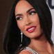 Megan Fox es captada yendo al programa de Jimmy Kimmel y deslumbra con un vestido de los años ’50