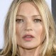 Kate Moss muestra su belleza natural al salir sin una gota de maquillaje: Supermodelo es captada en Londres