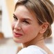 Paparazzis captan a Renée Zellwegger con joven presentador británico: Foto aumenta rumores de romance