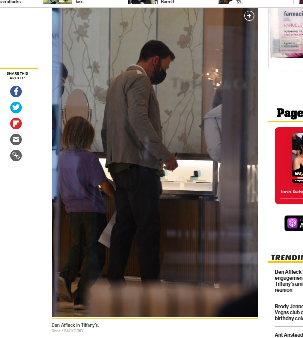 Ben Affleck, sorprendido en un local de Tifffany's: ¿llega el momento del compromiso con JLO? / Captura pagesix.com