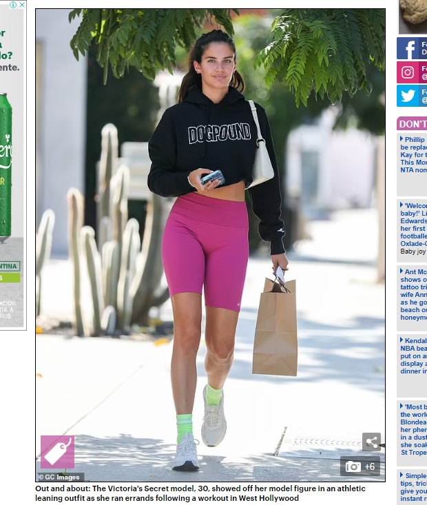 Sara Sampaio, muy relajada en West Hollywood / Captura www.dailymail.co.uk